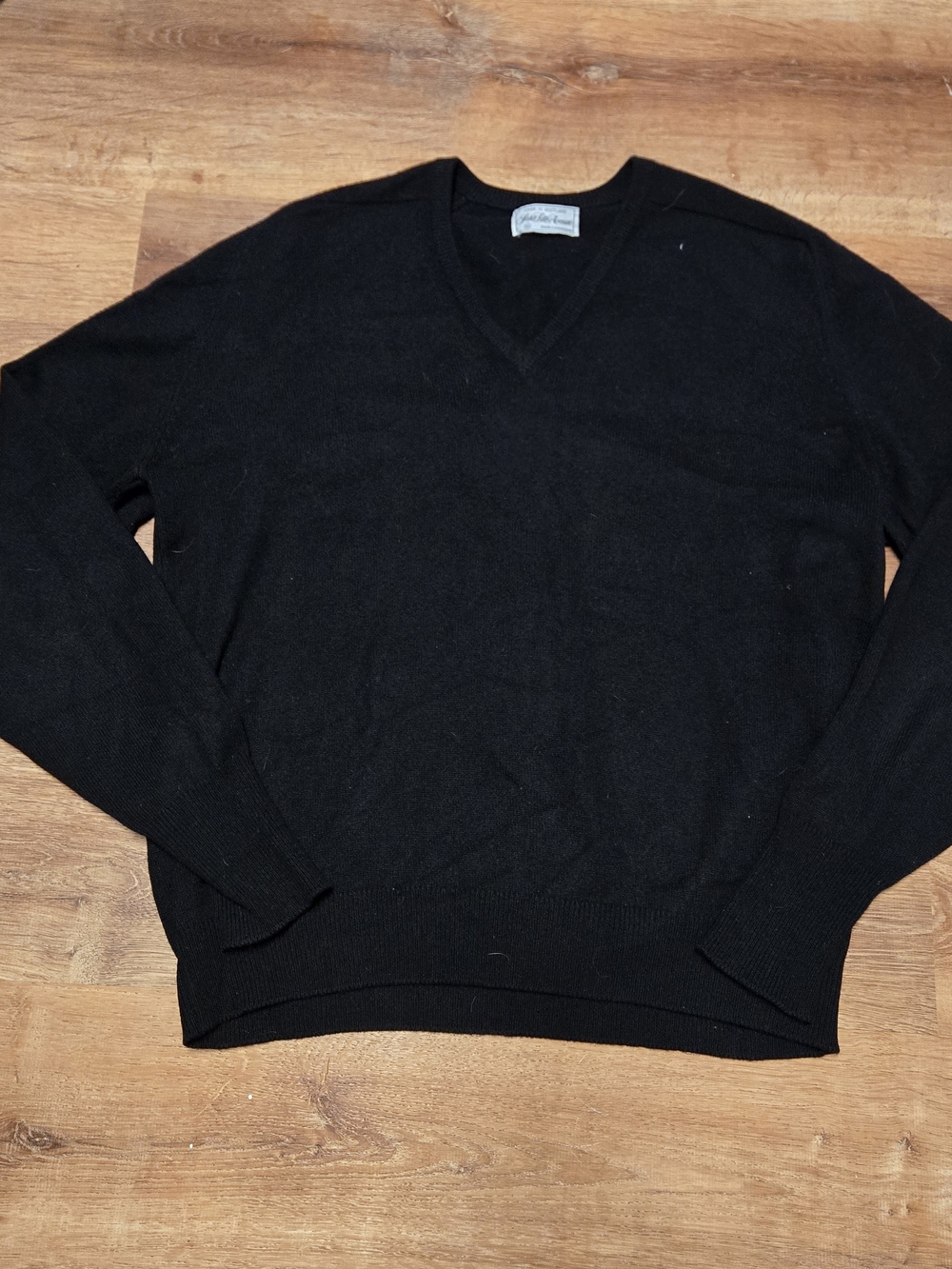 Vintage Saks Fifth Avenue Mens Black V-Neck Sweater 100% Cashmere Scotland